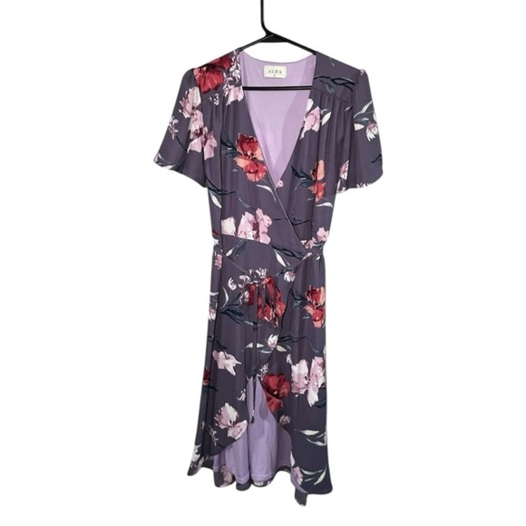 Aura Dresses & Skirts - EUC Floral Wrap Dress in Purple Size S